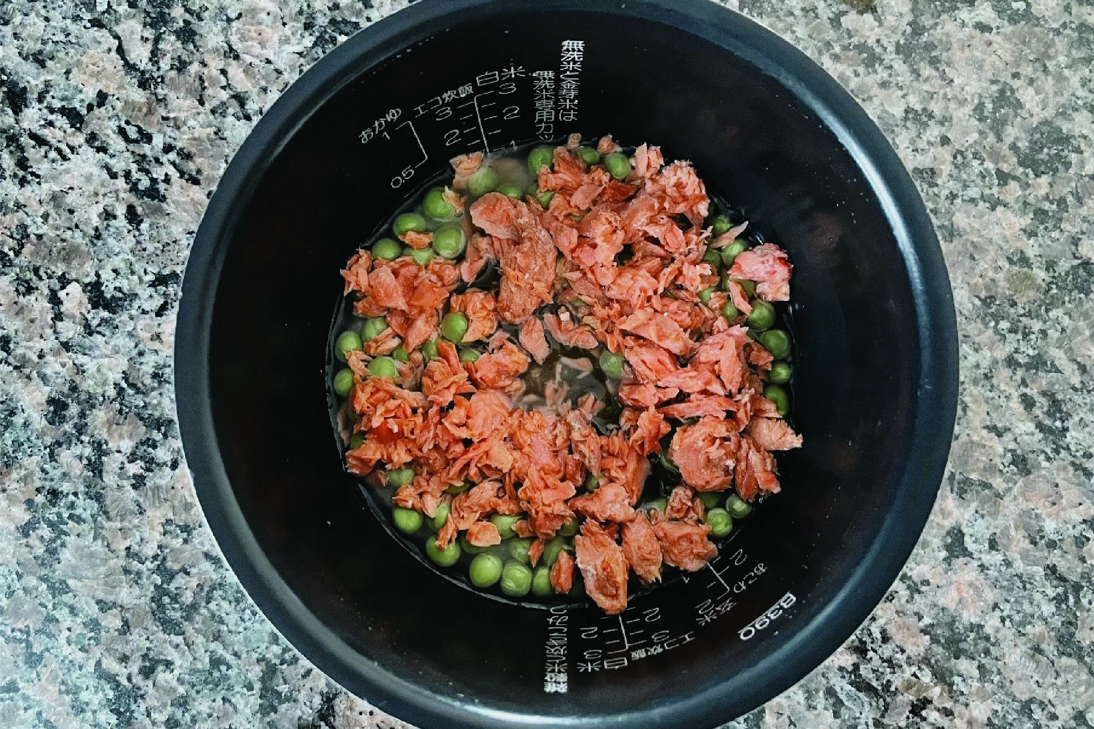 【こだわりレシピ】超簡単！　グリーンピースと鮭の炊き込みご飯|ステップ② 